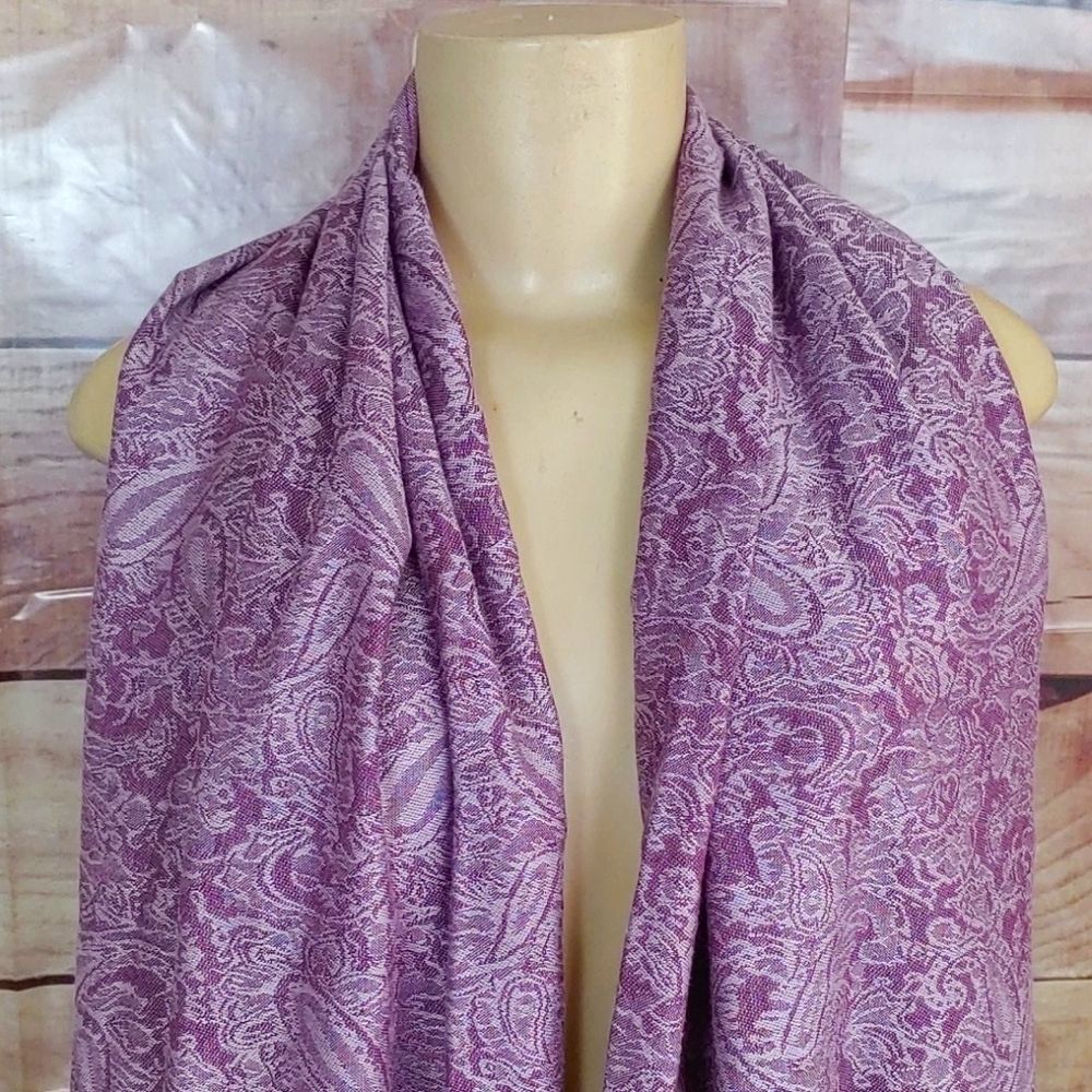 Stunning scarf ! - Picture 2 of 8